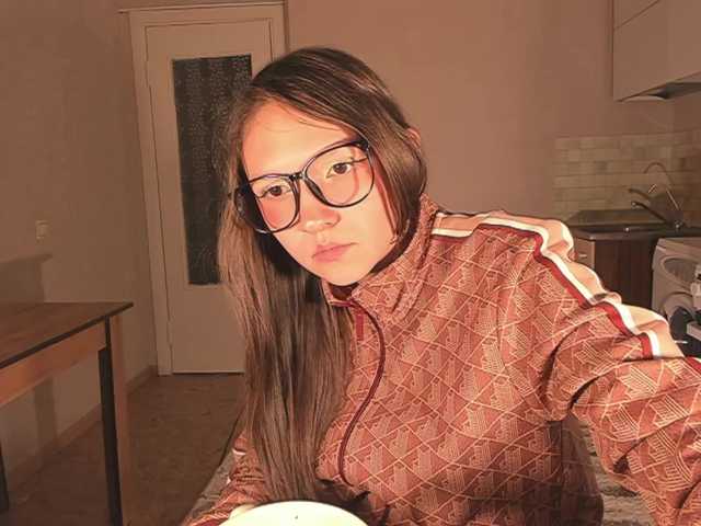 Cute-Lolly's BongaCams show and profile