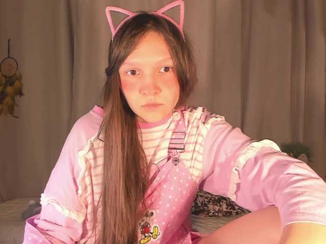 Cute-Lolly's BongaCams show and profile