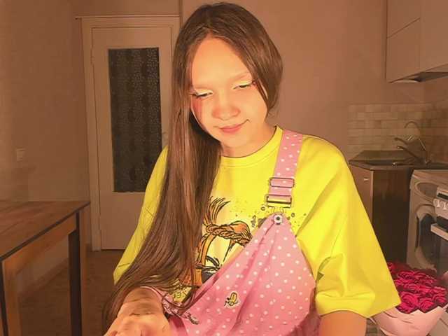 Cute-Lolly's BongaCams show and profile