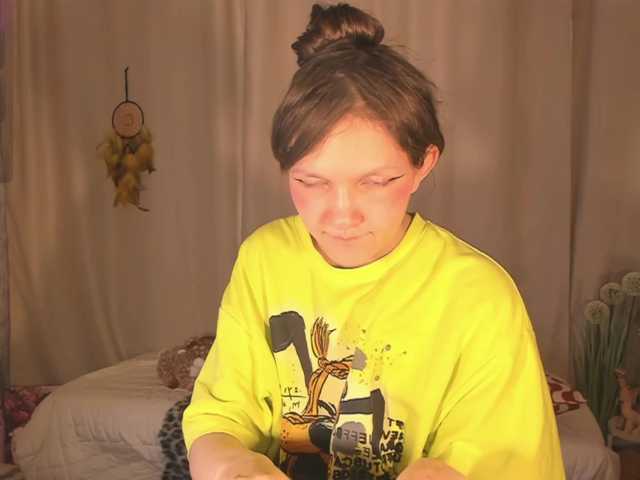 Cute-Lolly's BongaCams show and profile