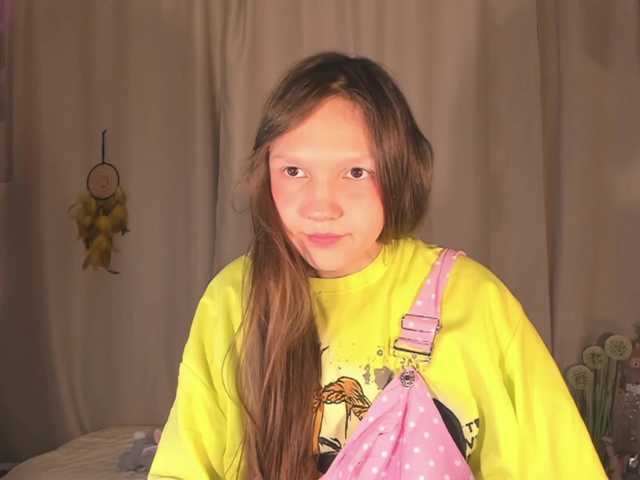 Cute-Lolly's BongaCams show and profile