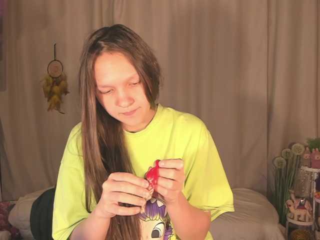 Cute-Lolly's BongaCams show and profile