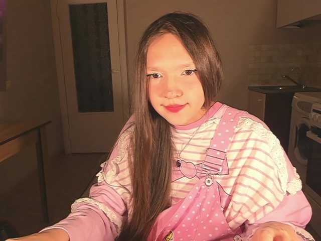 Cute-Lolly's BongaCams show and profile