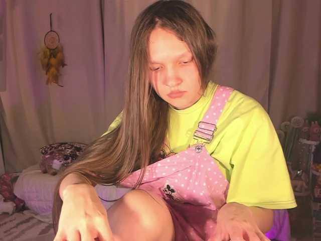 Cute-Lolly's BongaCams show and profile