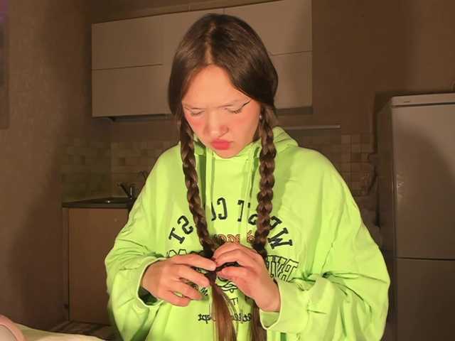 Cute-Lolly's BongaCams show and profile