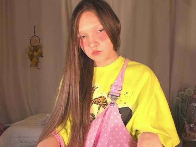 Cute-Lolly's BongaCams show and profile