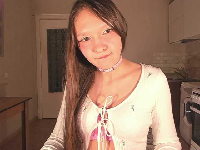 Cute-Lolly from BongaCams
