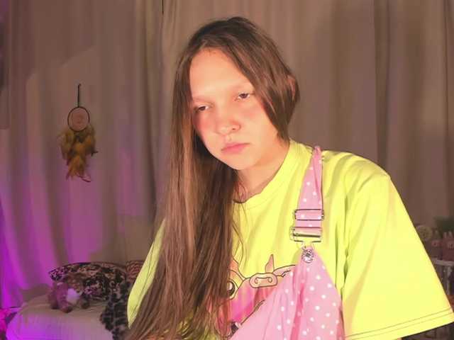 Cute-Lolly's BongaCams show and profile