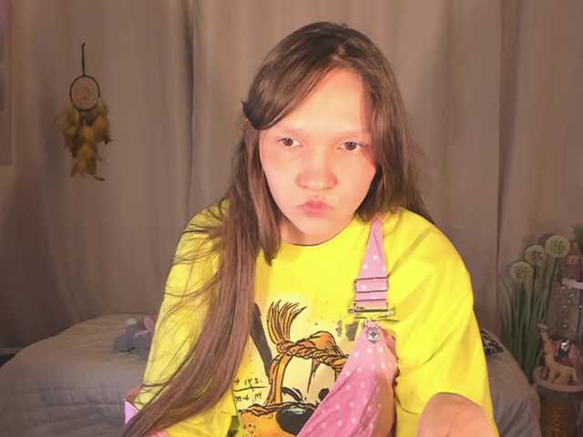 Cute-Lolly's BongaCams show and profile