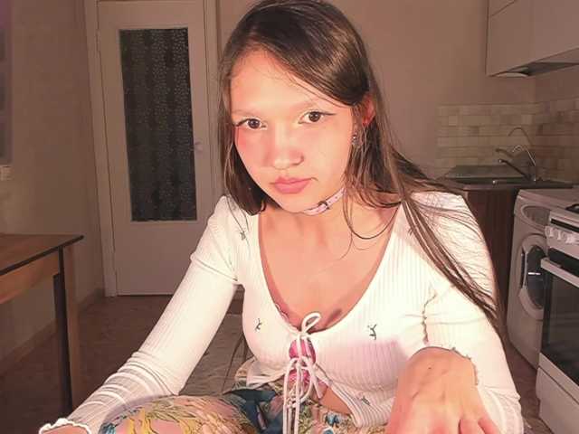 Cute-Lolly's BongaCams show and profile