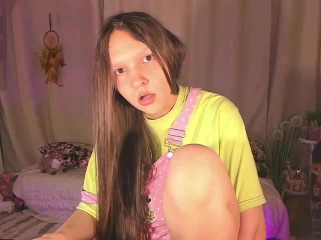 Cute-Lolly's BongaCams show and profile