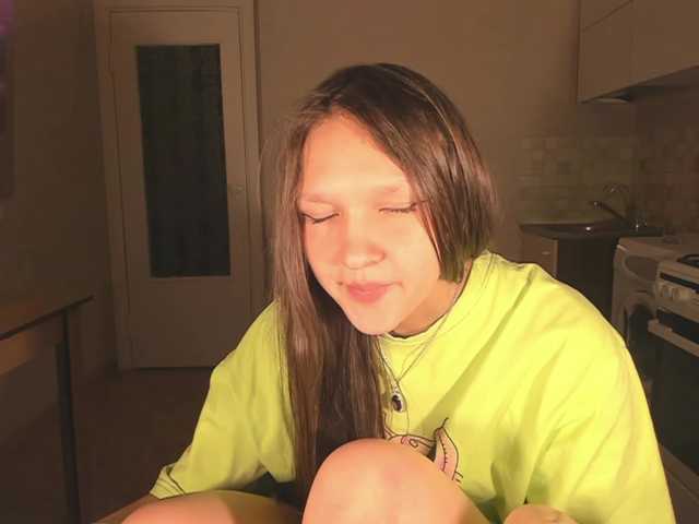 Cute-Lolly's BongaCams show and profile