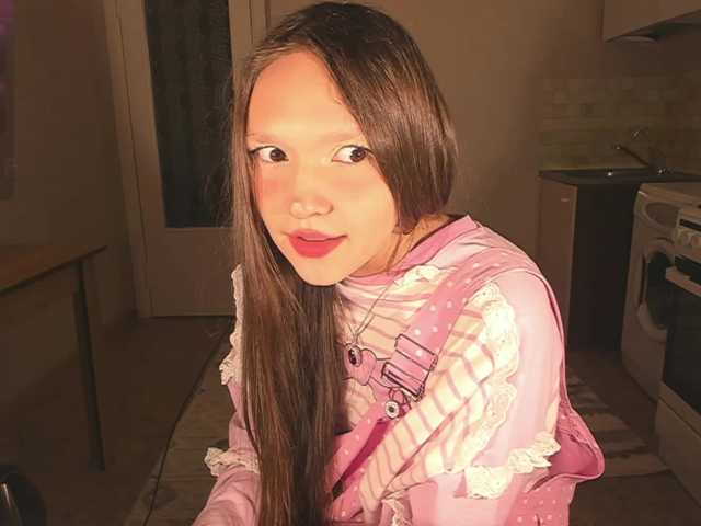 Cute-Lolly's BongaCams show and profile