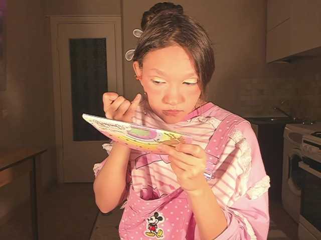 Cute-Lolly's BongaCams show and profile