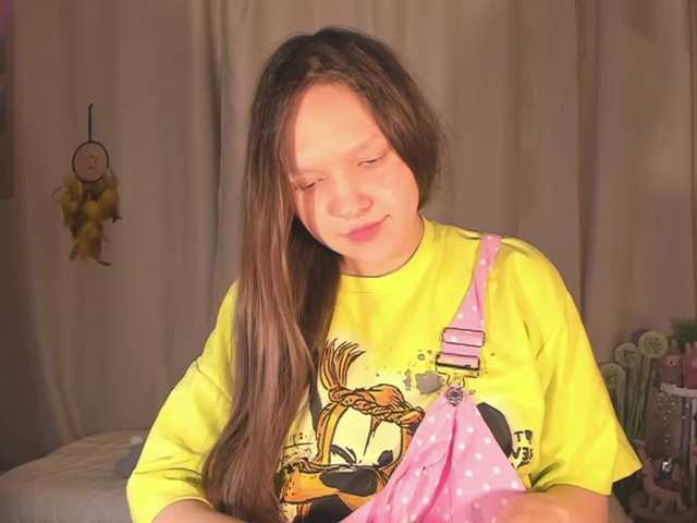 Cute-Lolly's BongaCams show and profile