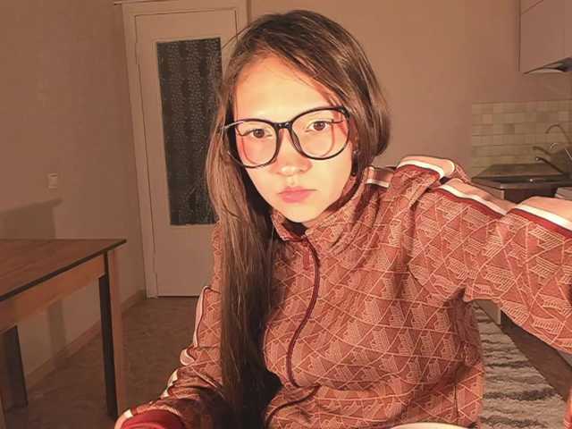 Cute-Lolly from BongaCams