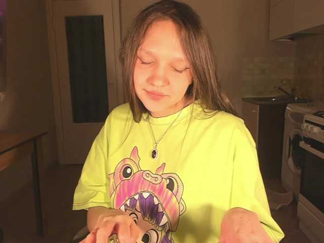 Cute-Lolly's BongaCams show and profile