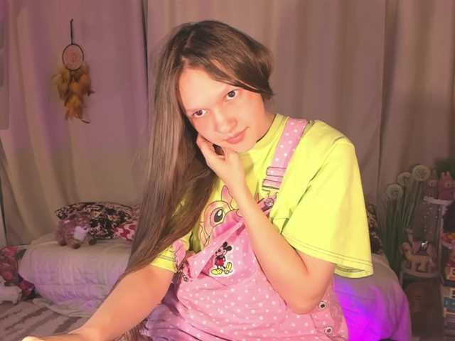 Cute-Lolly's BongaCams show and profile