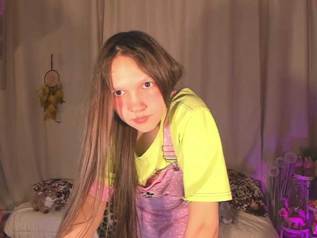 Cute-Lolly's BongaCams show and profile