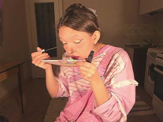 Cute-Lolly's BongaCams show and profile