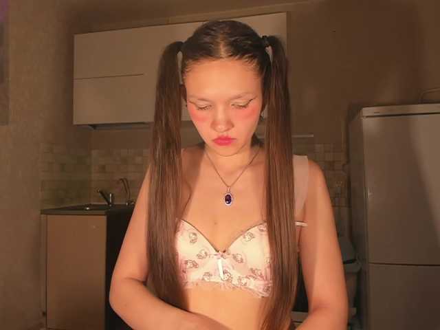 Cute-Lolly's BongaCams show and profile