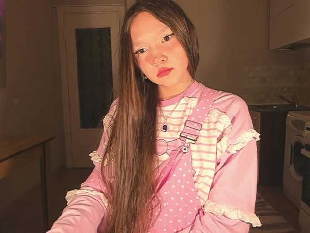 Cute-Lolly's BongaCams show and profile