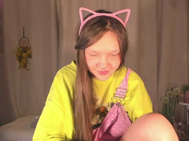 Cute-Lolly's BongaCams show and profile