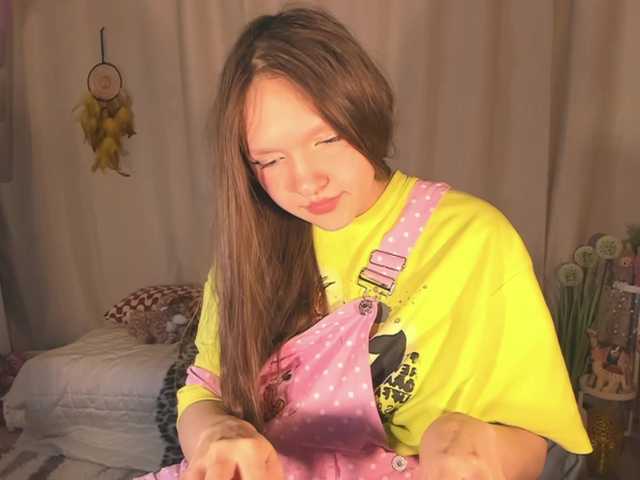 Cute-Lolly's BongaCams show and profile