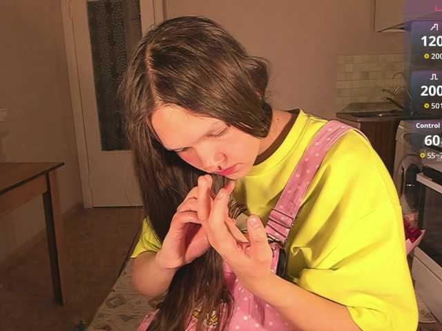 Cute-Lolly's BongaCams show and profile