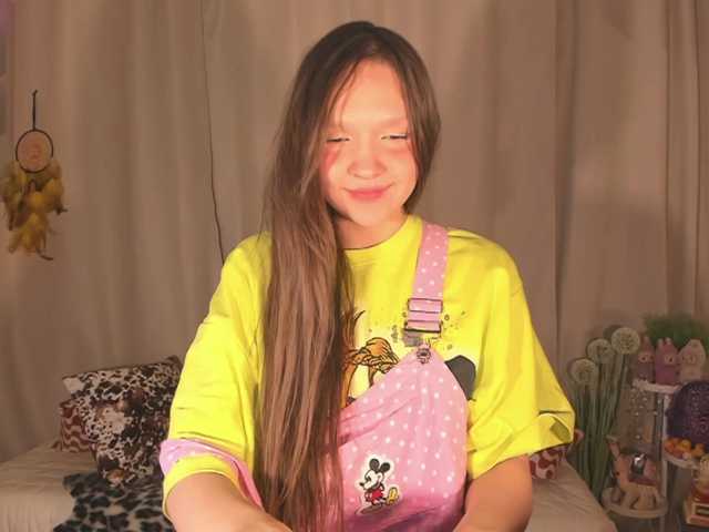 Cute-Lolly's BongaCams show and profile