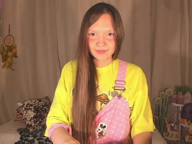 Cute-Lolly's BongaCams show and profile