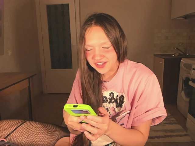 Cute-Lolly's BongaCams show and profile