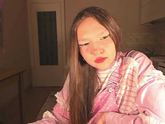 Cute-Lolly's BongaCams show and profile