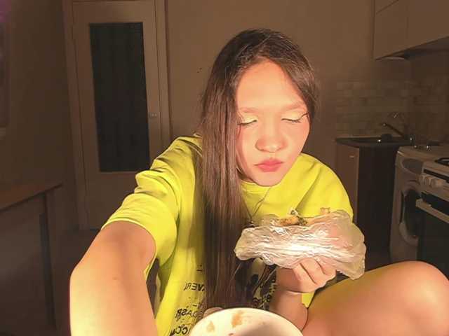 Cute-Lolly's BongaCams show and profile