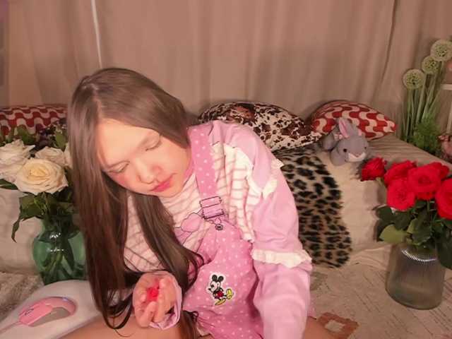 Cute-Lolly's BongaCams show and profile