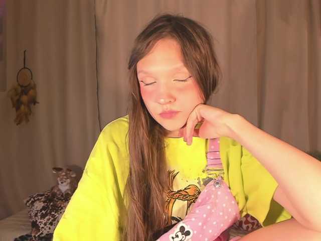 Cute-Lolly's BongaCams show and profile