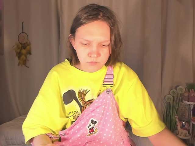 Cute-Lolly's BongaCams show and profile