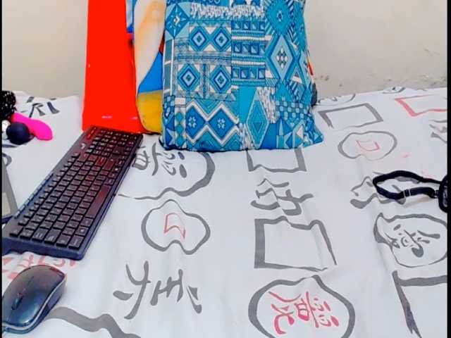 BlonHumide's BongaCams show and profile