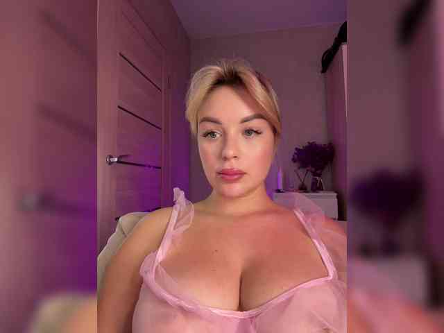 Mila-m Live Webcam on BongaCams