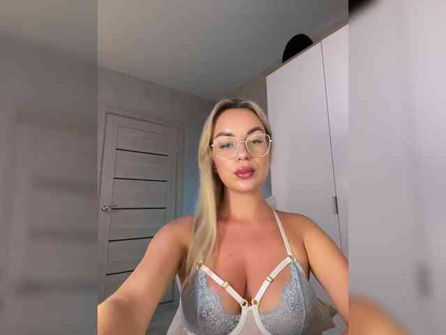 Mila-m Live Webcam on BongaCams