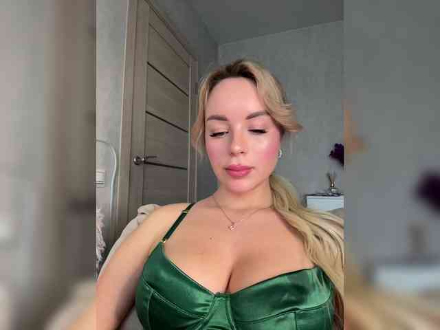 Mila-m Live Webcam on BongaCams