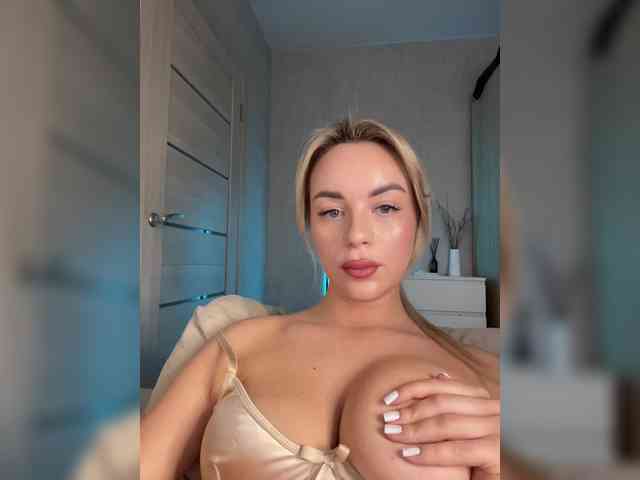 Mila-m Live Webcam on BongaCams