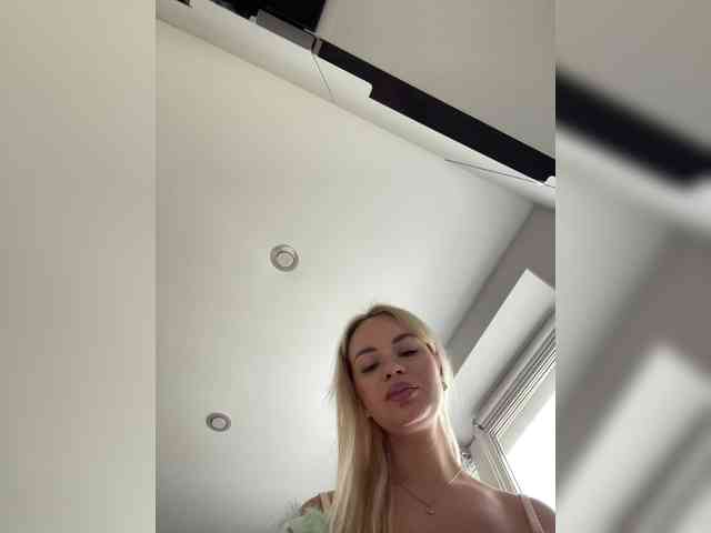 Mila-m Live Webcam on BongaCams