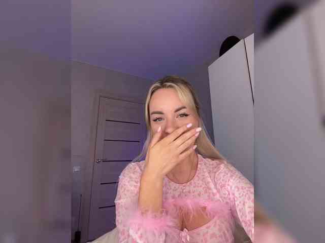Mila-m Live Webcam on BongaCams