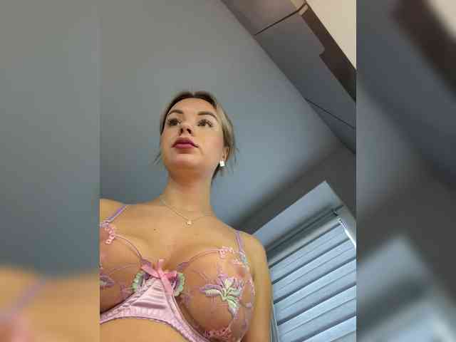Mila-m Live Webcam on BongaCams