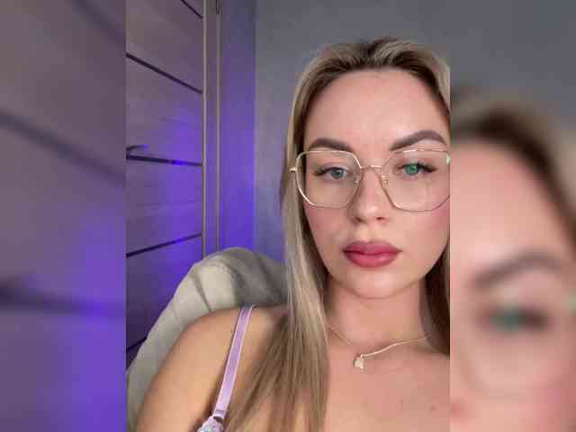 strip chat adult Mila-m