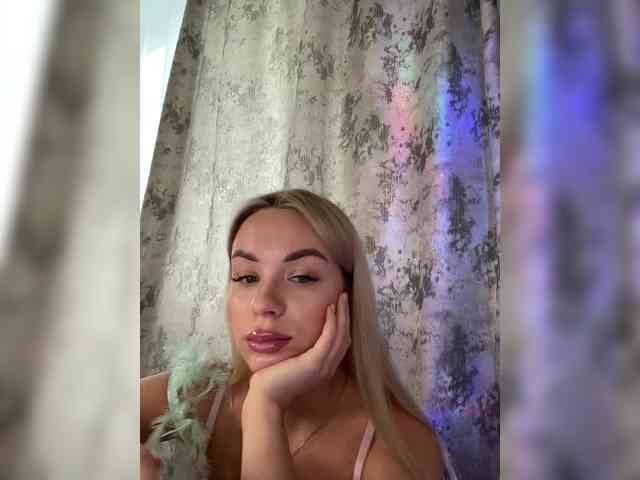 Mila-m Live Webcam on BongaCams