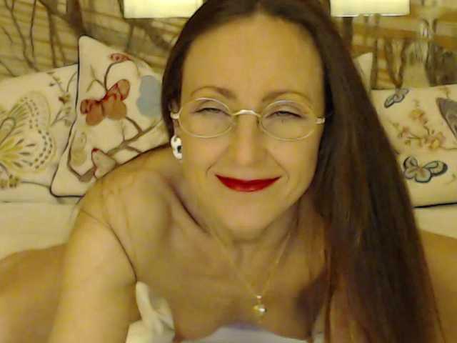 Lora8888's BongaCams show and profile