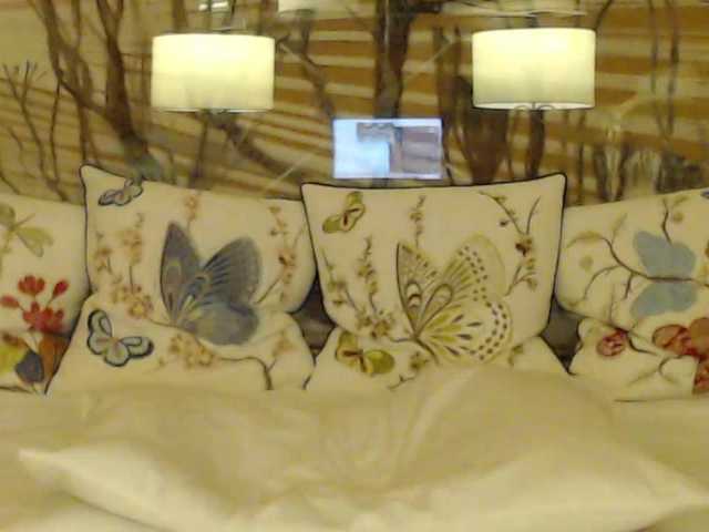 Lora8888's BongaCams show and profile