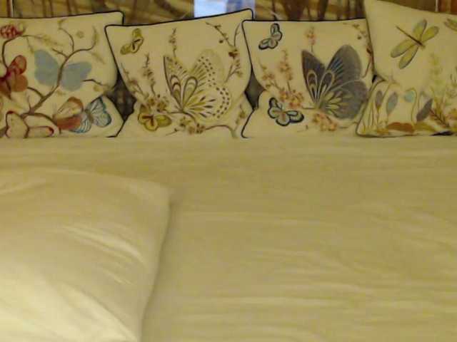 Lora8888's BongaCams show and profile